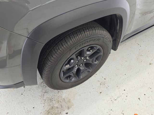 Used 2022 Gray Jeep X image 9