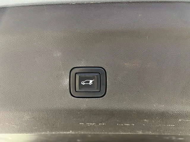 Used 2021 Gray GMC SLT image 40