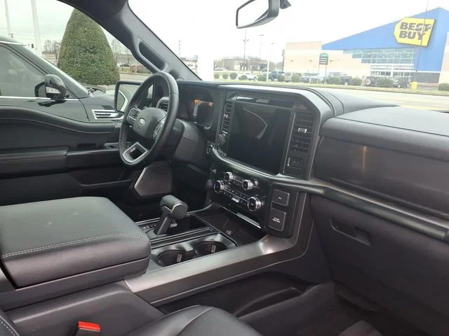 Used 2025 White Metallic Ford Lariat image 23