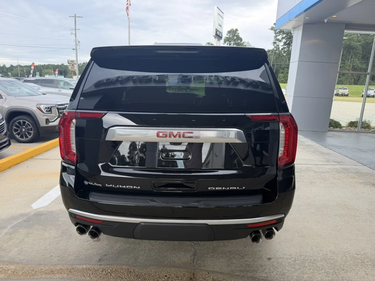 Used 2024 Onyx Black GMC Denali image 5