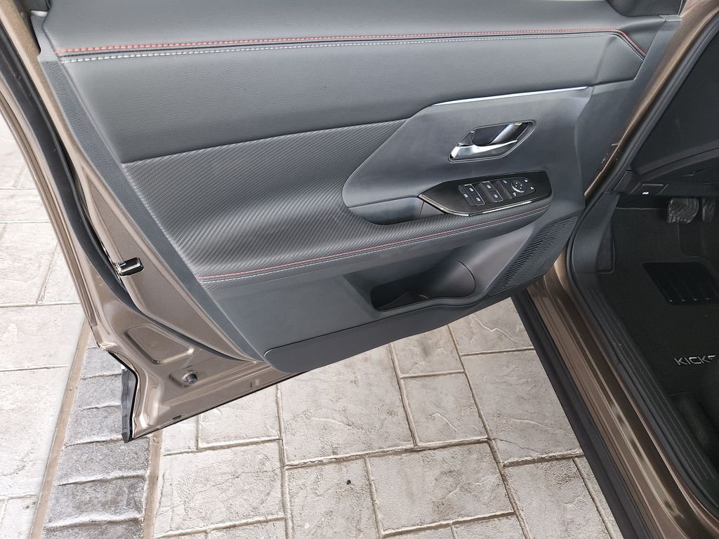 New 2026 Canyon Bronze Metallic Nissan SR image 24