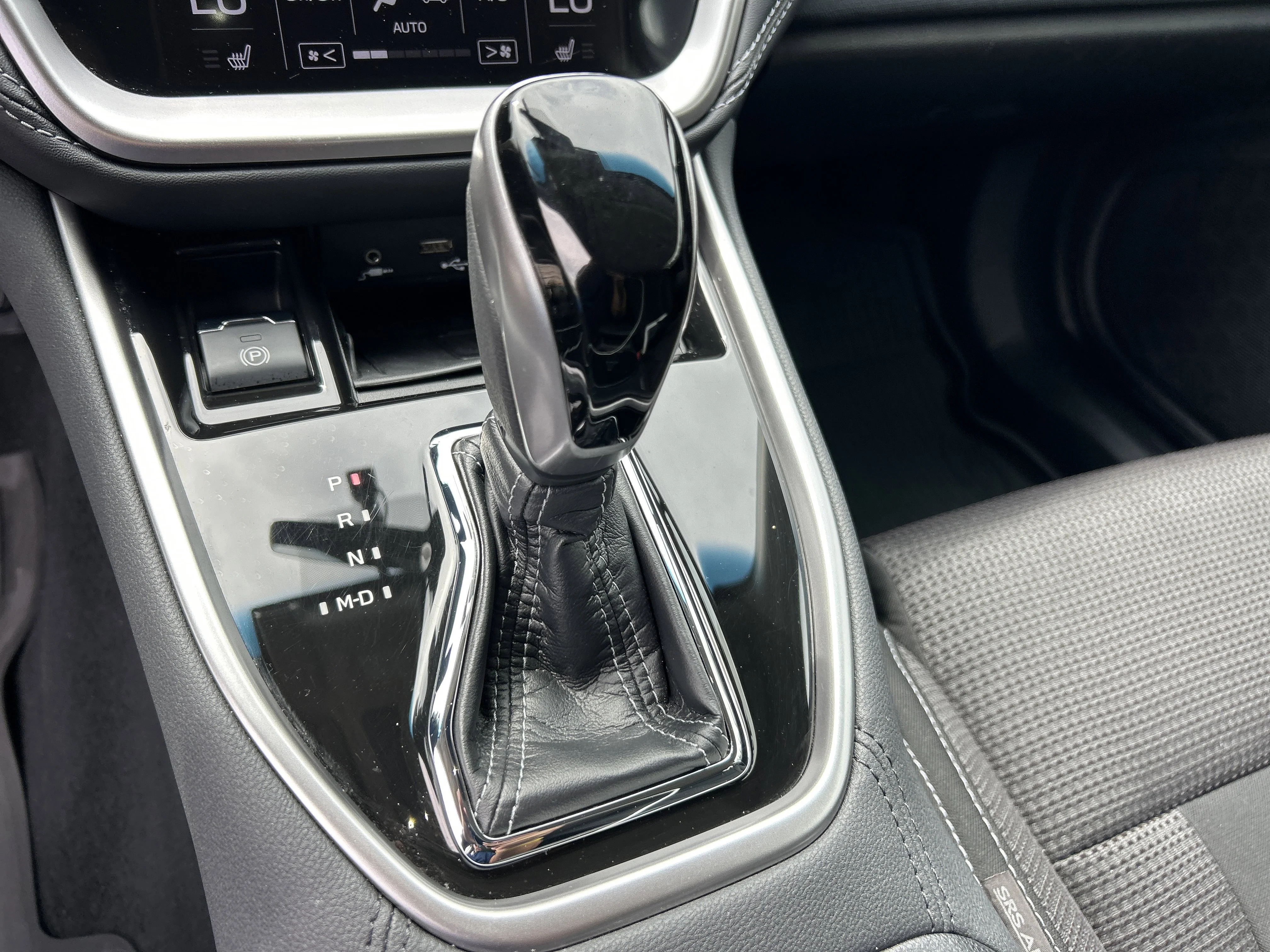 Used 2020 Crystal Black Silica Subaru Premium image 27