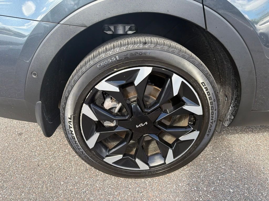 Certified Used 2025 Gravity Grey Kia SX image 30