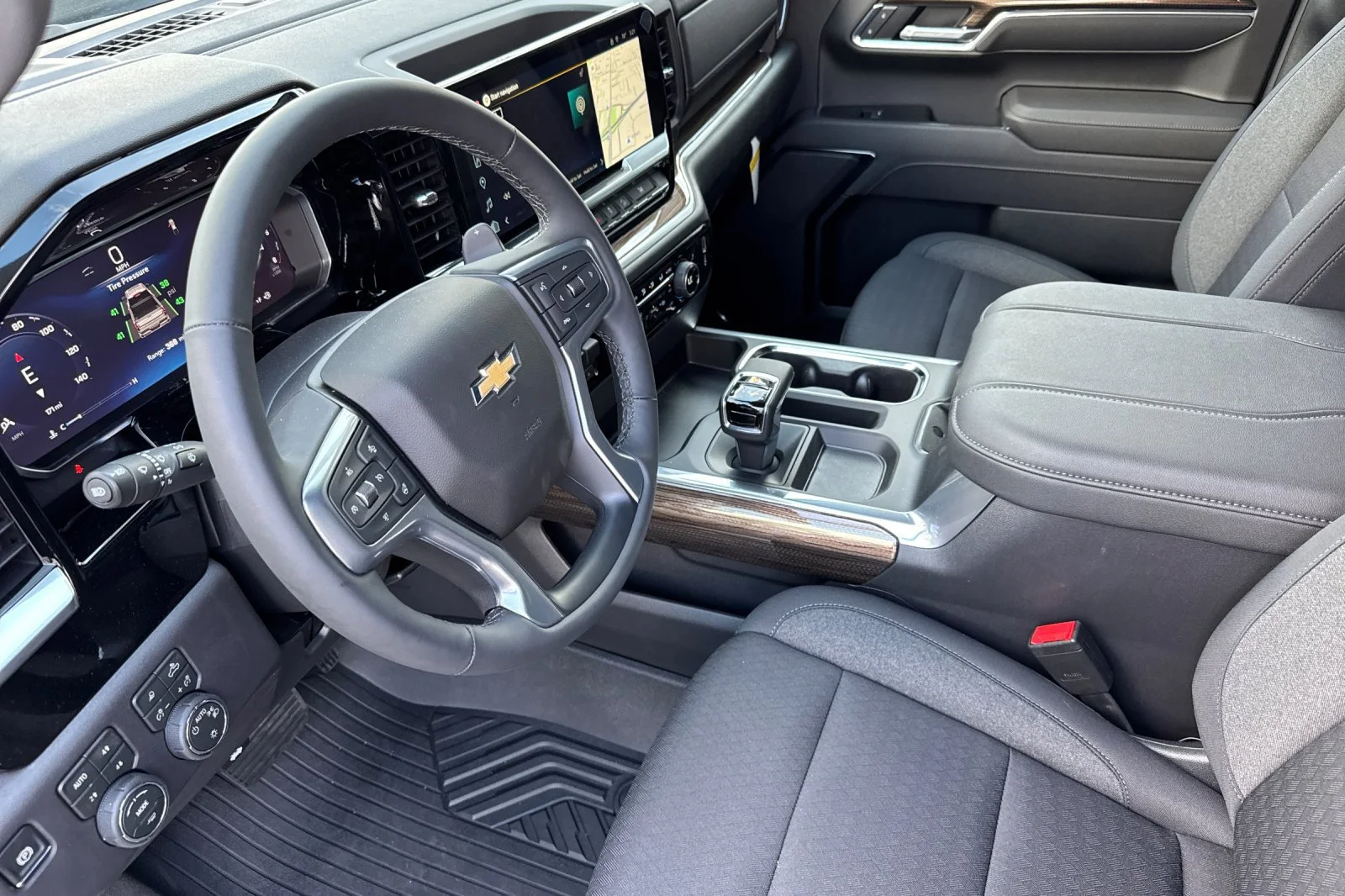 2026 Chevrolet Silverado 1500 LT view 9