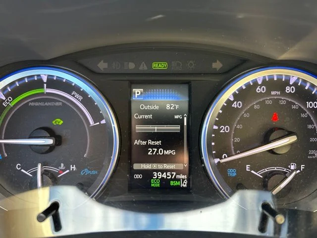 Used 2019 White Toyota XLE image 19