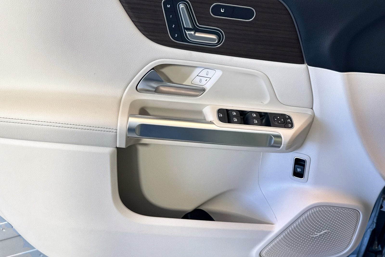 New 2026 Cirrus Silver Metallic Mercedes-Benz GLB 250 image 16
