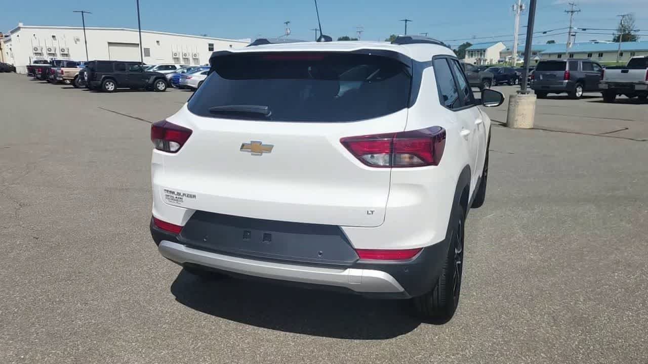 Used 2026 Summit White Chevrolet LT image 8