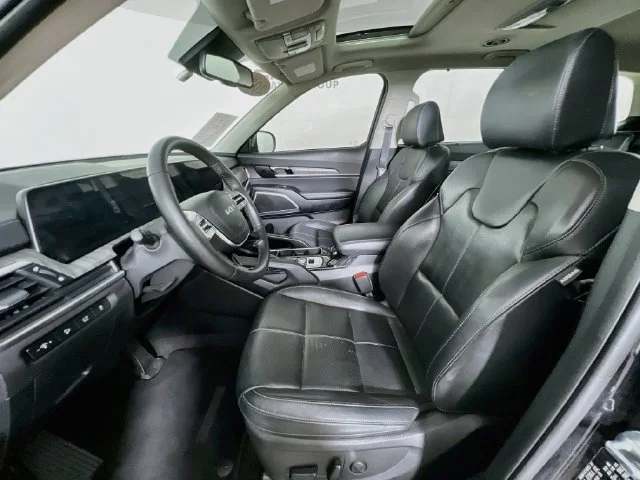 Used 2024 Black Kia EX image 10