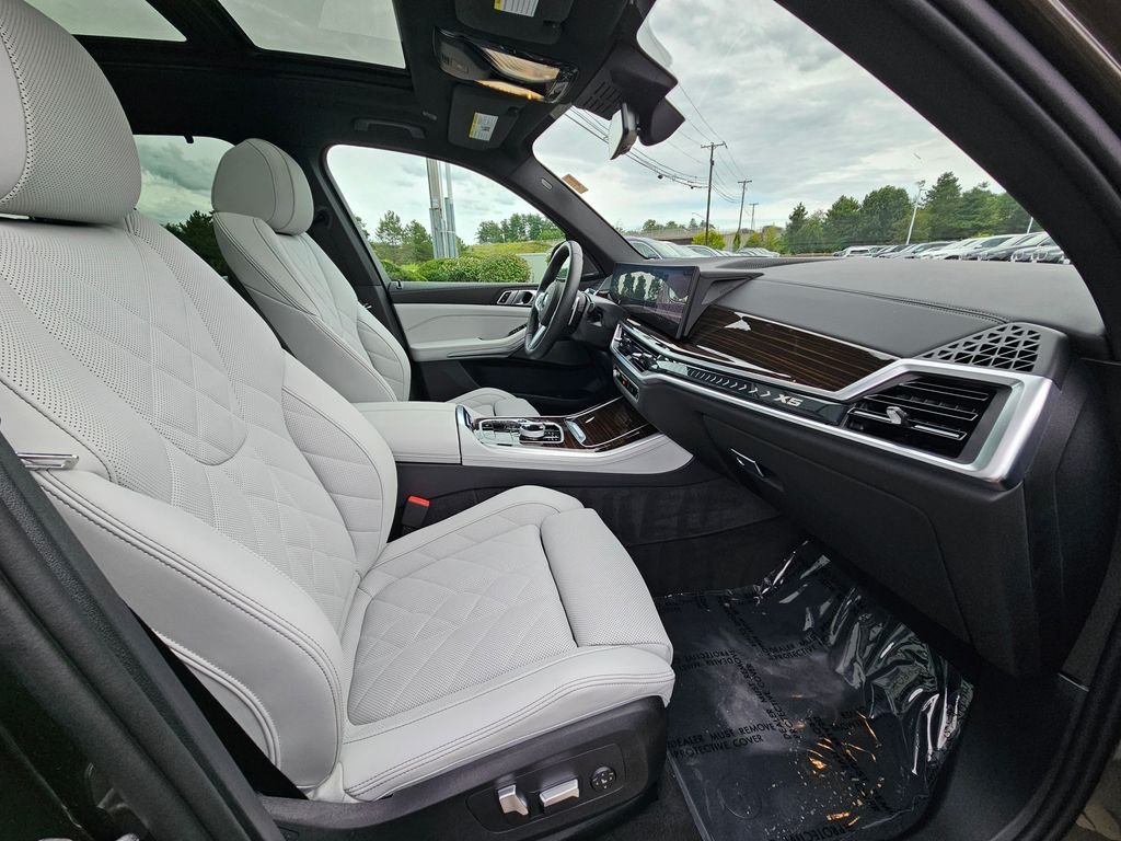 Used 2026 Manhattan Green Metallic BMW xDrive40i image 16