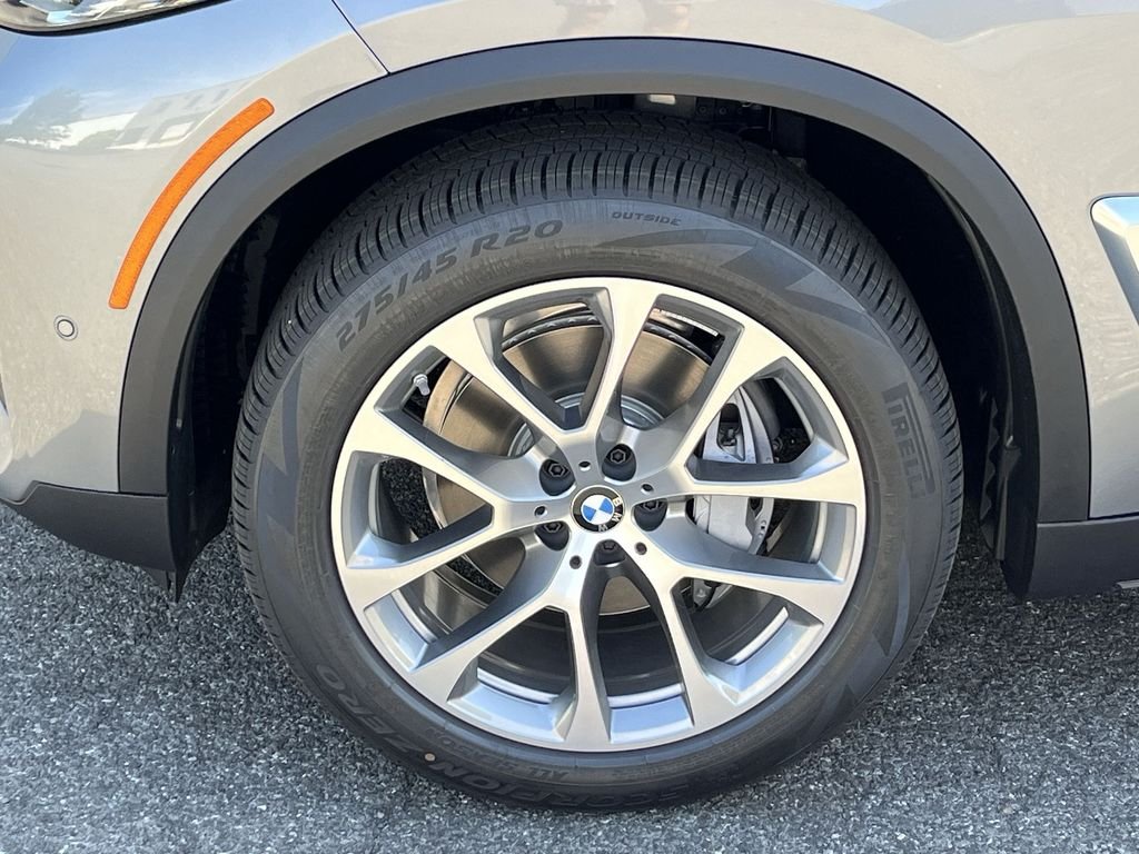 New 2026 Gray BMW xDrive40i image 10