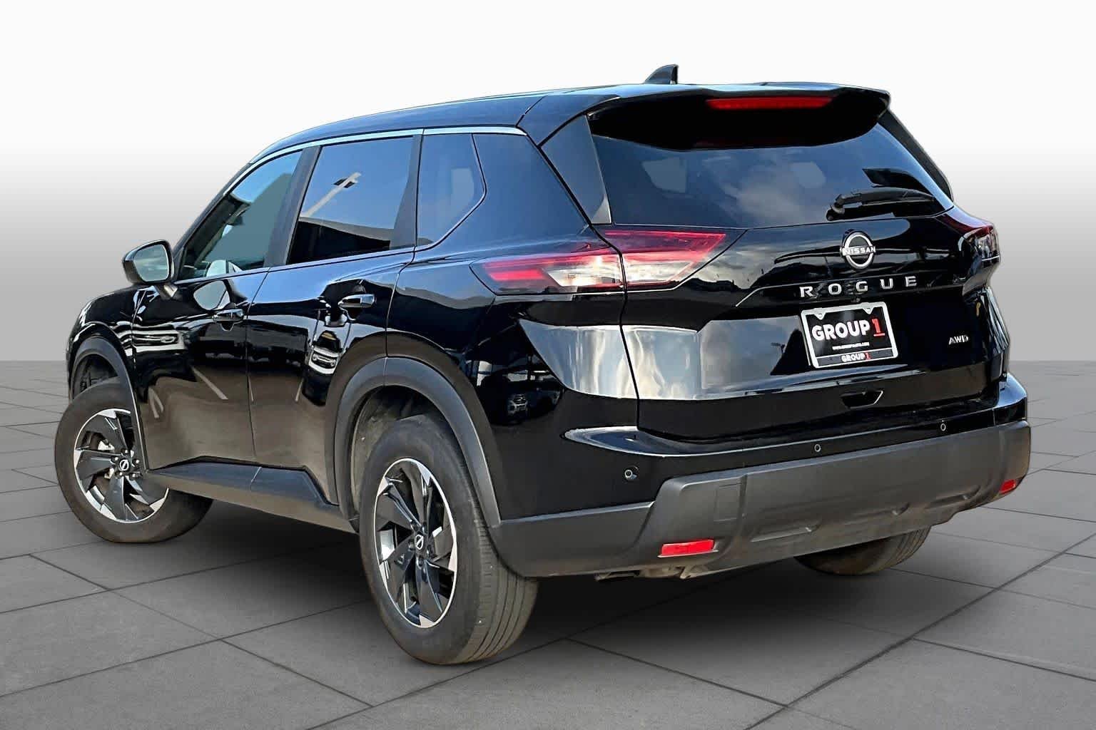 Used 2025 Super Black Nissan SV image 11