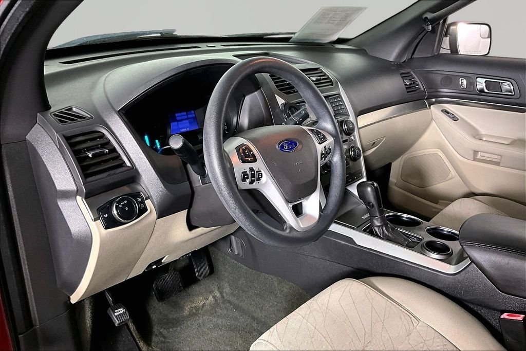 Used 2013 Red Ford Base image 15