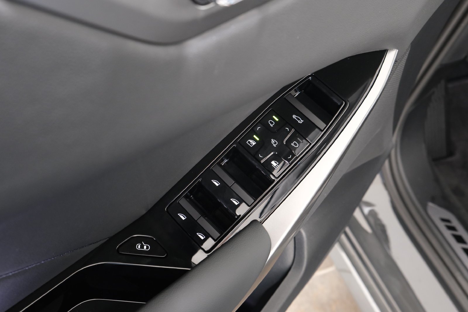 New 2027 Dravit Grey Metallic BMW  image 27