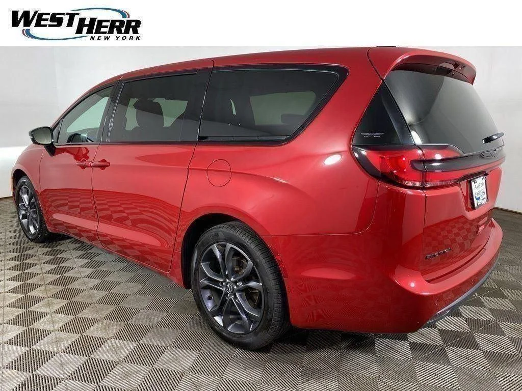 Used 2026 Red Hot Pearlcoat Chrysler Select image 54