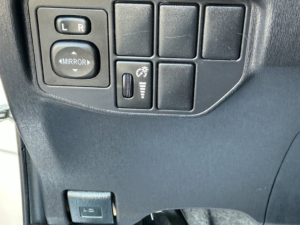 Used 2015 Silver Toyota Three image 25