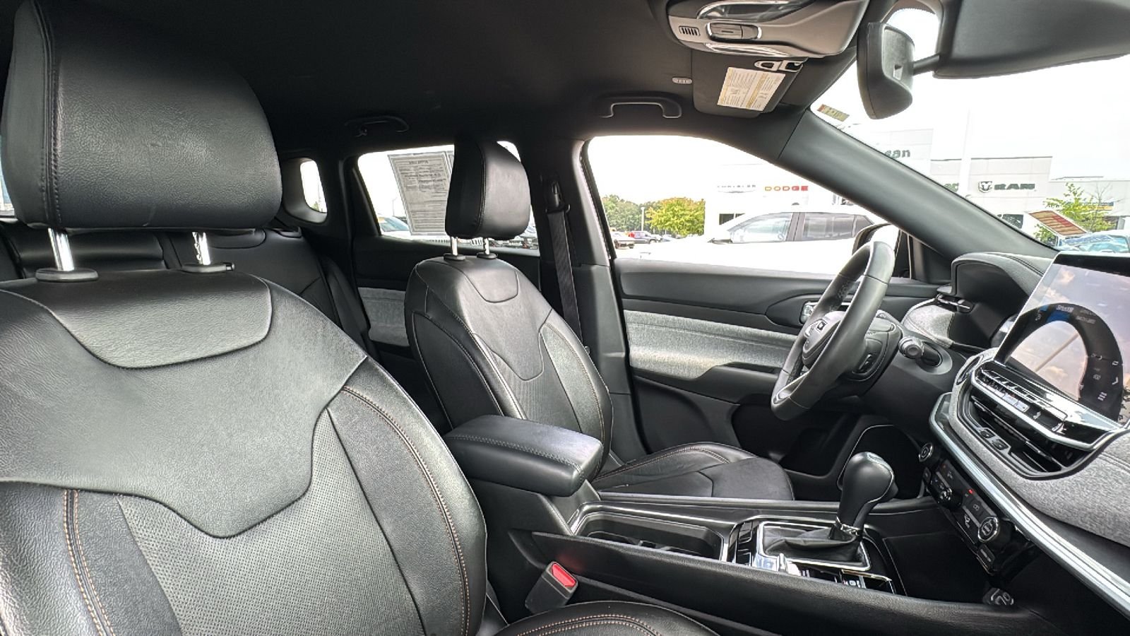 Used 2023 Black Jeep Latitude Lux image 17