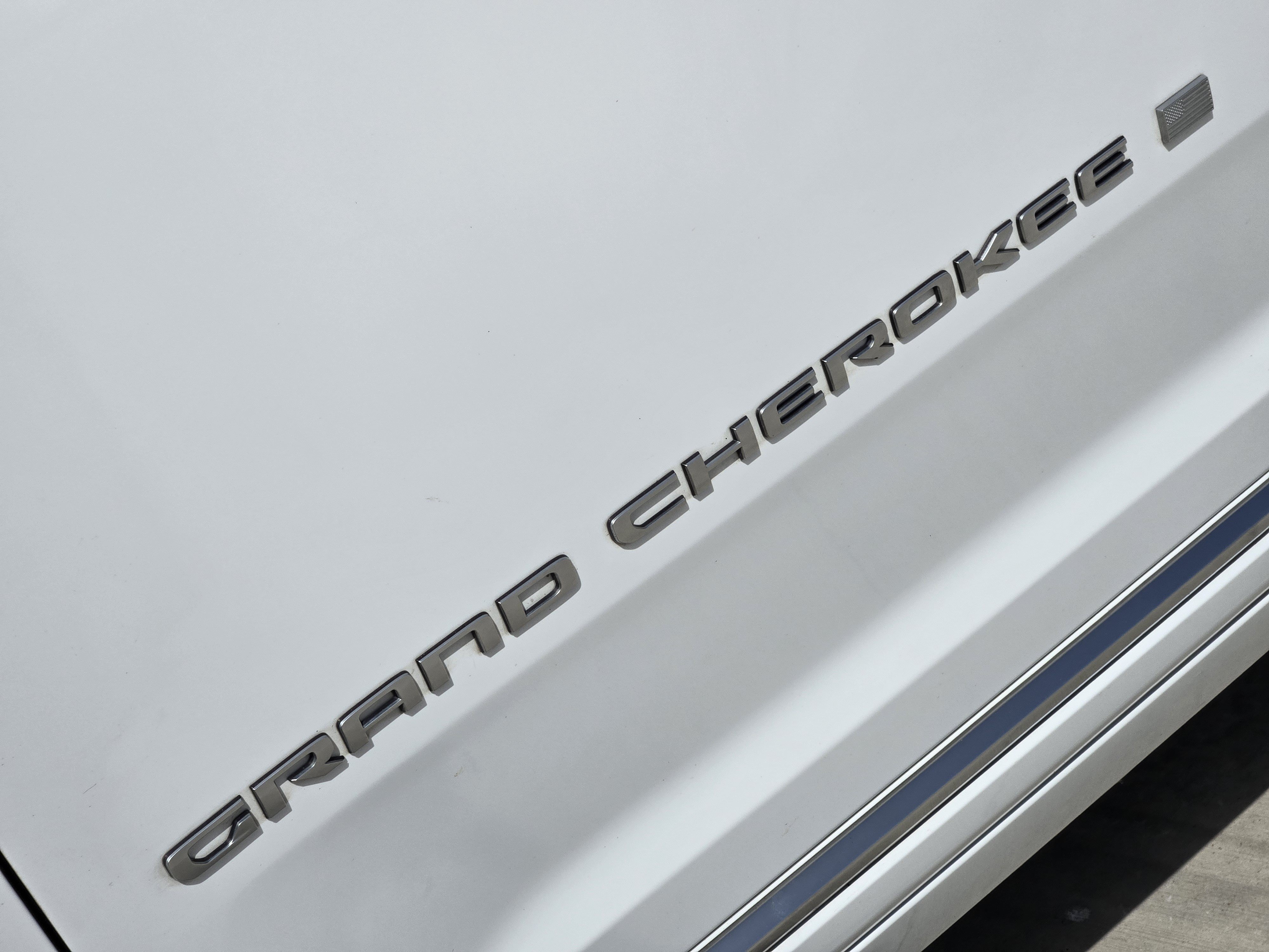 Used 2023 Bright White Clearcoat Jeep Summit image 11