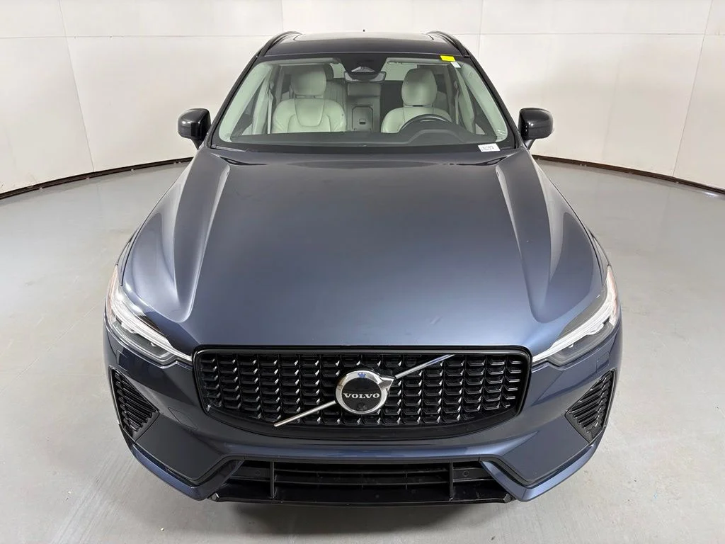 Used 2023 Denim Blue Metallic Volvo Plus image 3