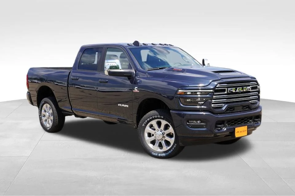 Ram. Pre-Owned 2025 Ram 1500 Limited 4D Crew Cab in Lakeville #LP200019