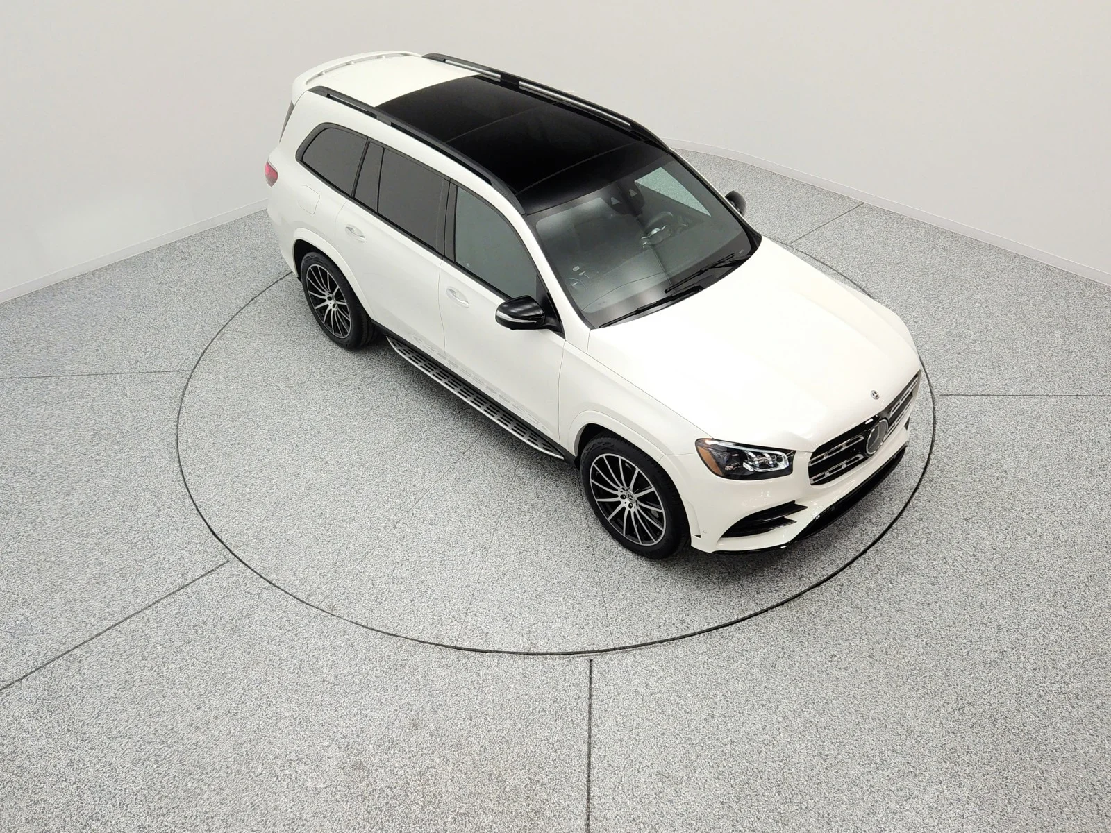Used 2023 MANUFAKTUR Diamond White Metallic Mercedes-Benz GLS 450 4MATIC® SUV image 11