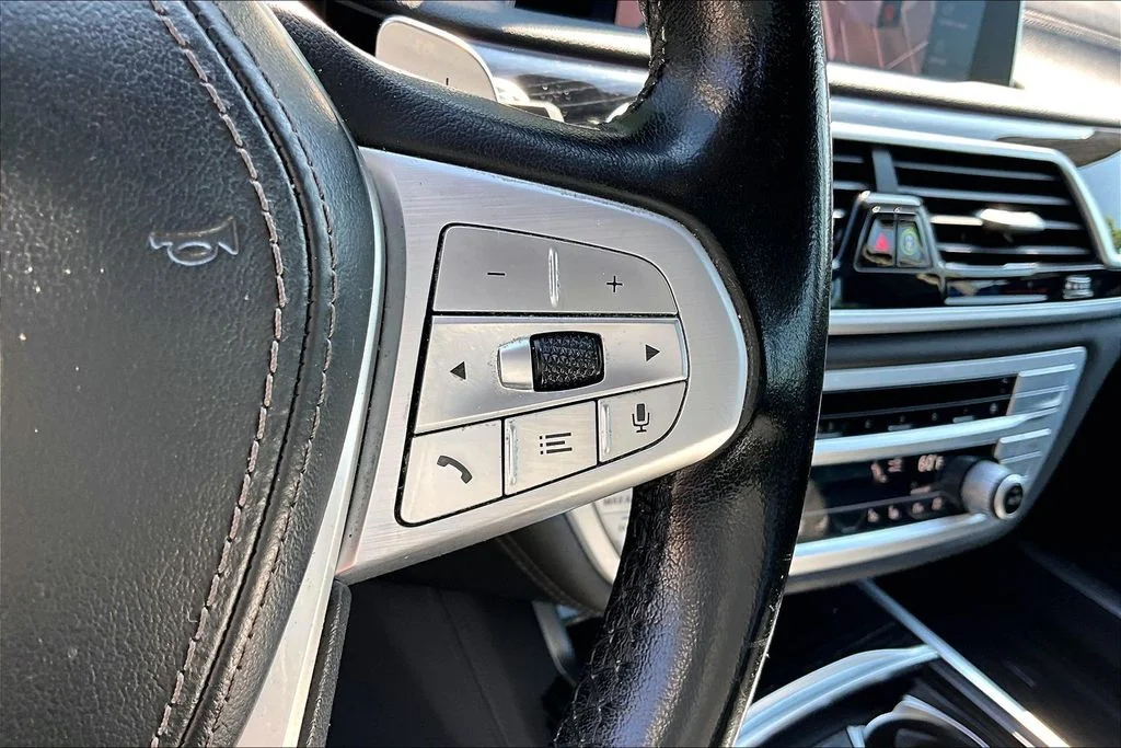 Used 2022 Black BMW 740i image 21