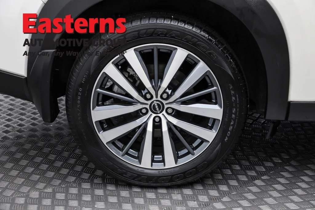 Used 2022 White Nissan Platinum image 33