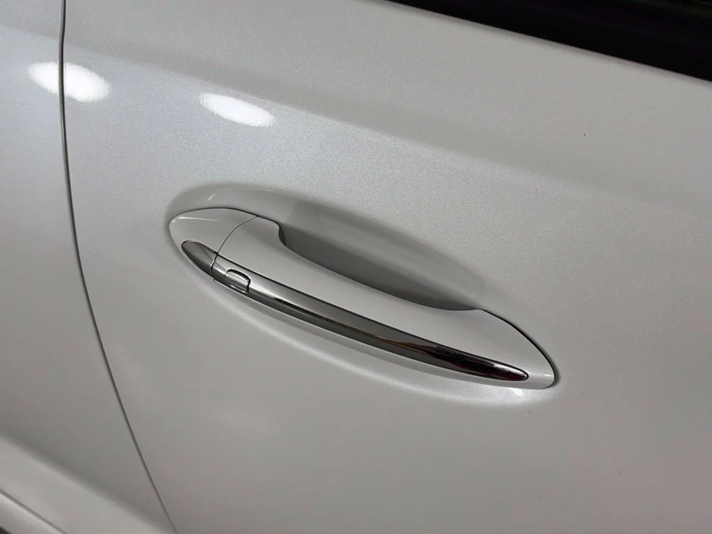 Used 2024 White Buick Avenir image 12