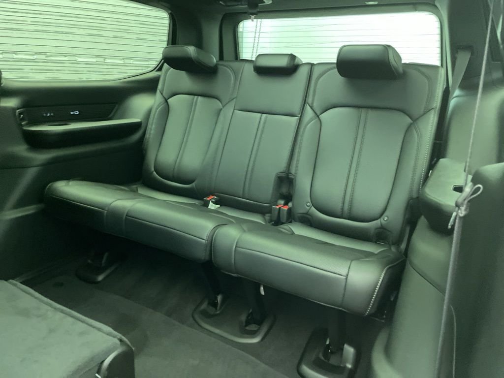 New 2026 Bright White Clear-Coat Exterior Paint Jeep  image 19
