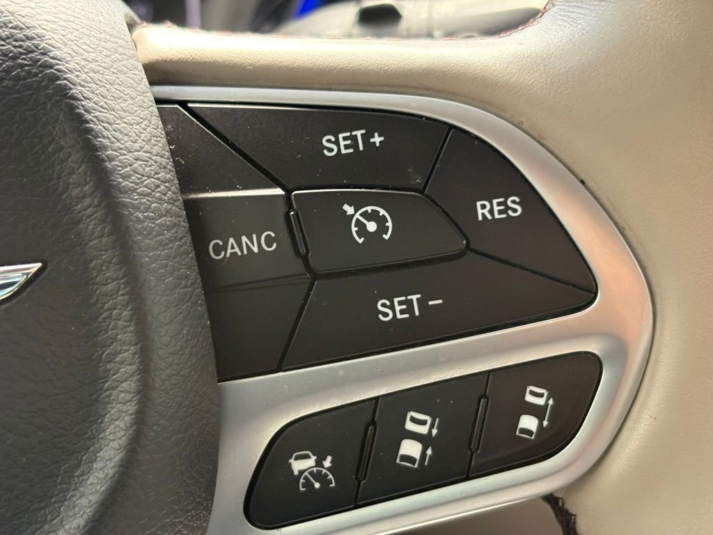 Used 2017 White Chrysler Limited image 17
