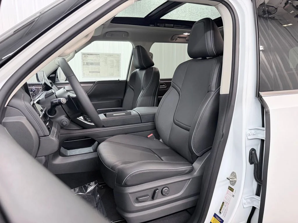 New 2027 RADIANT WHITE INFINITI Luxe 4WD image 14