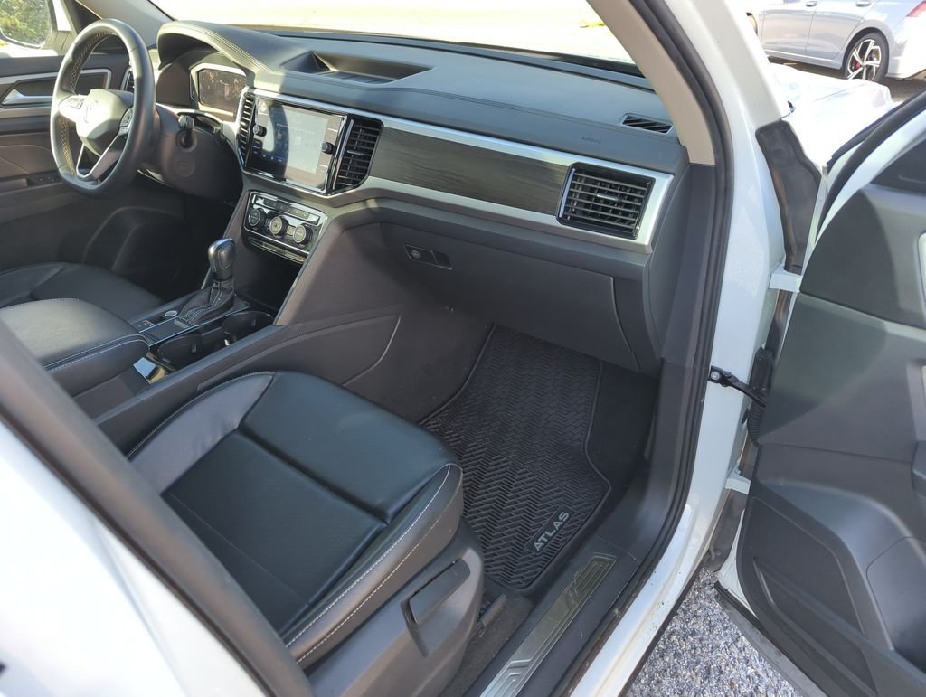 Used 2022  Volkswagen 3.6L V6 SE w/Technology image 37