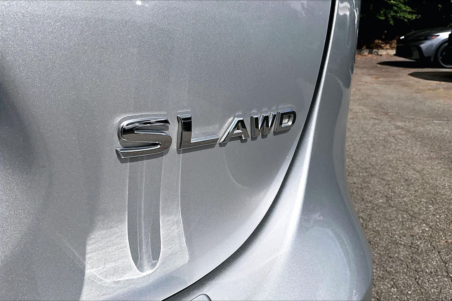 Used 2022 Brilliant Silver Metallic Nissan SL image 10