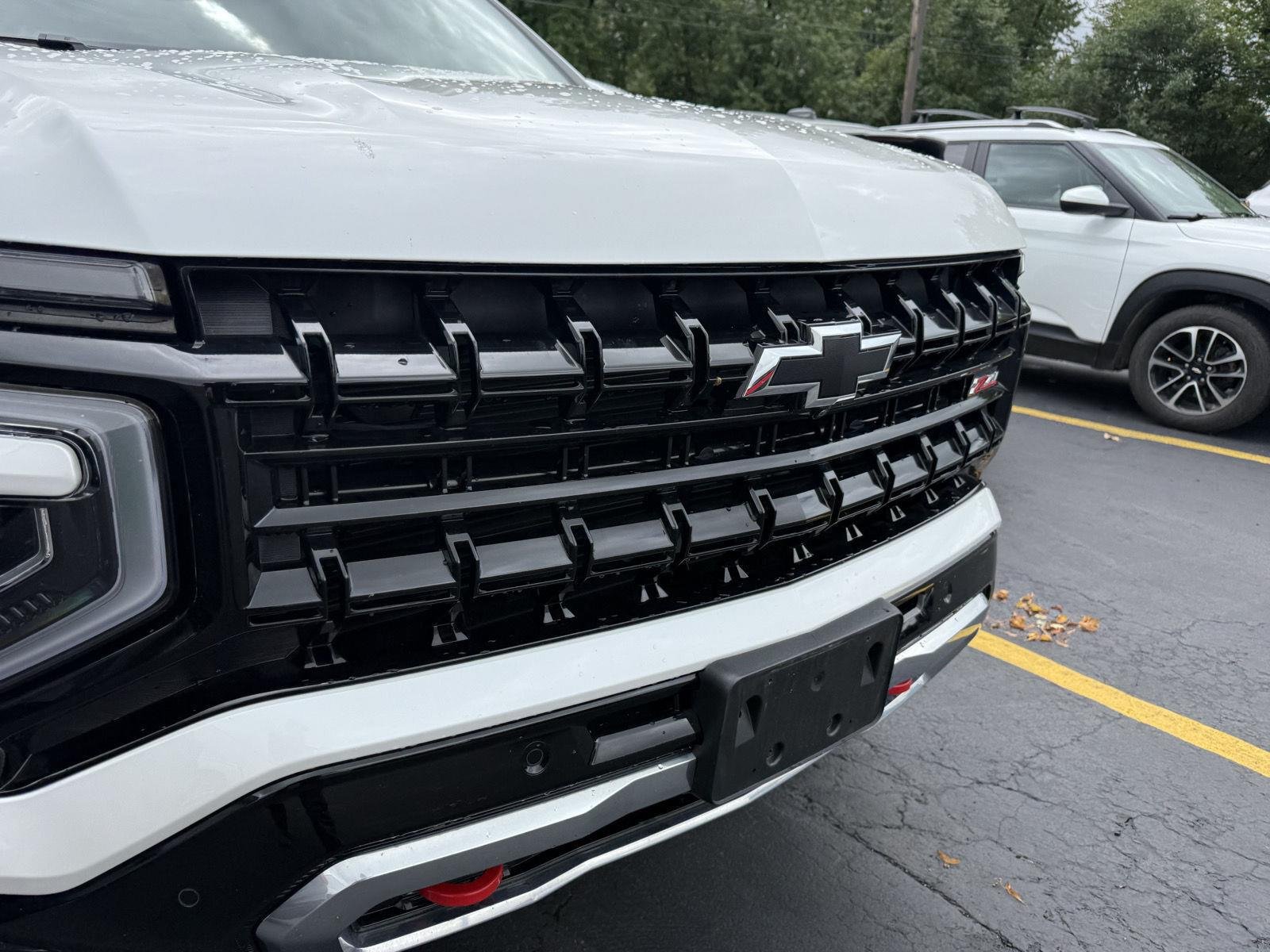 Used 2025 Iridescent Pearl Tricoat Chevrolet Z71 image 2