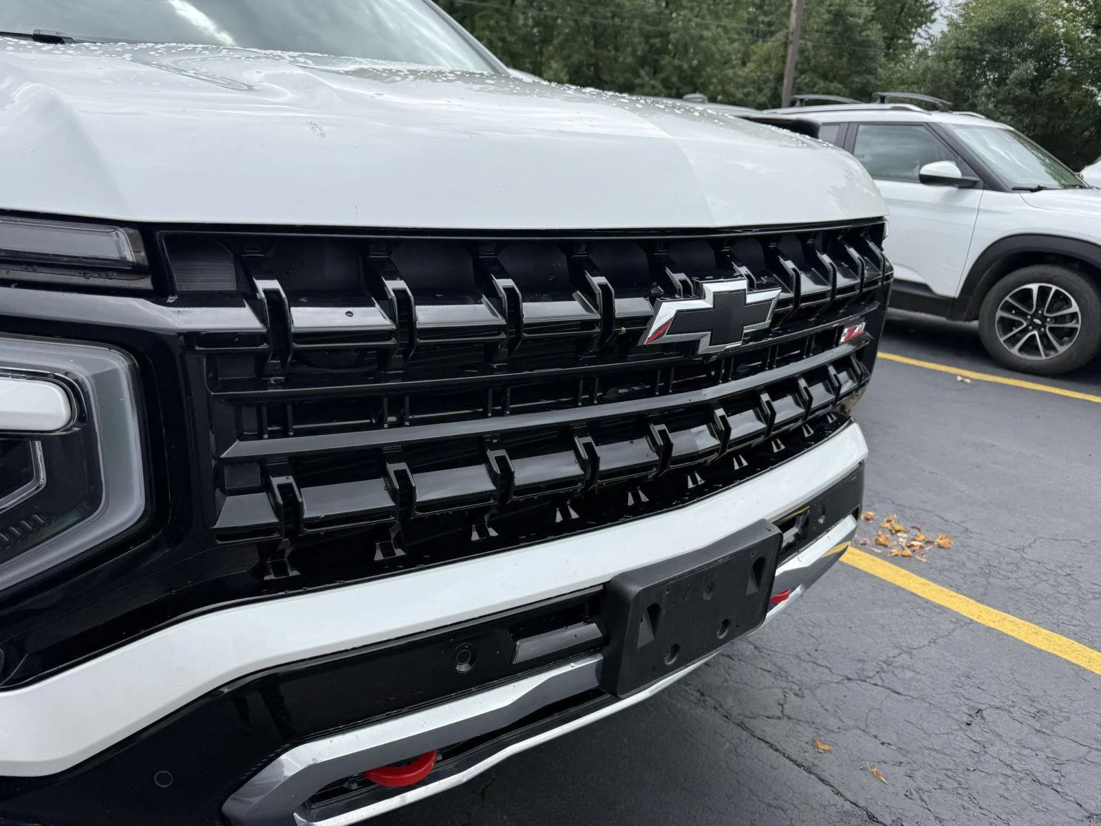 Used 2025 Iridescent Pearl Tricoat Chevrolet Z71 image 2
