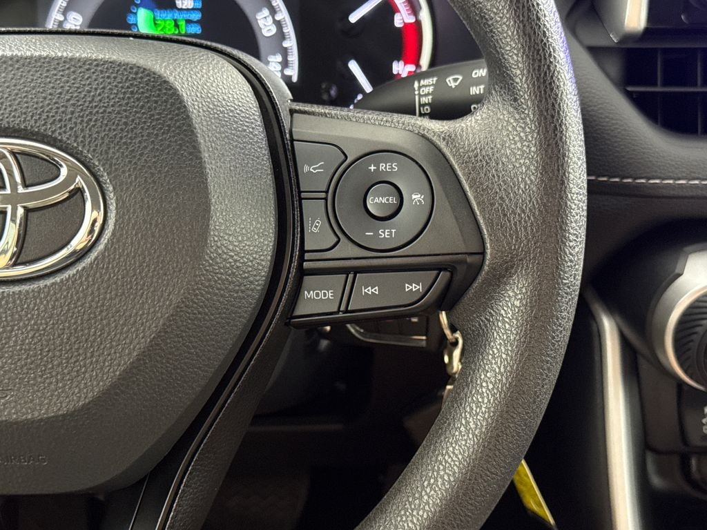 2025 Toyota RAV4 LE - Photo 16