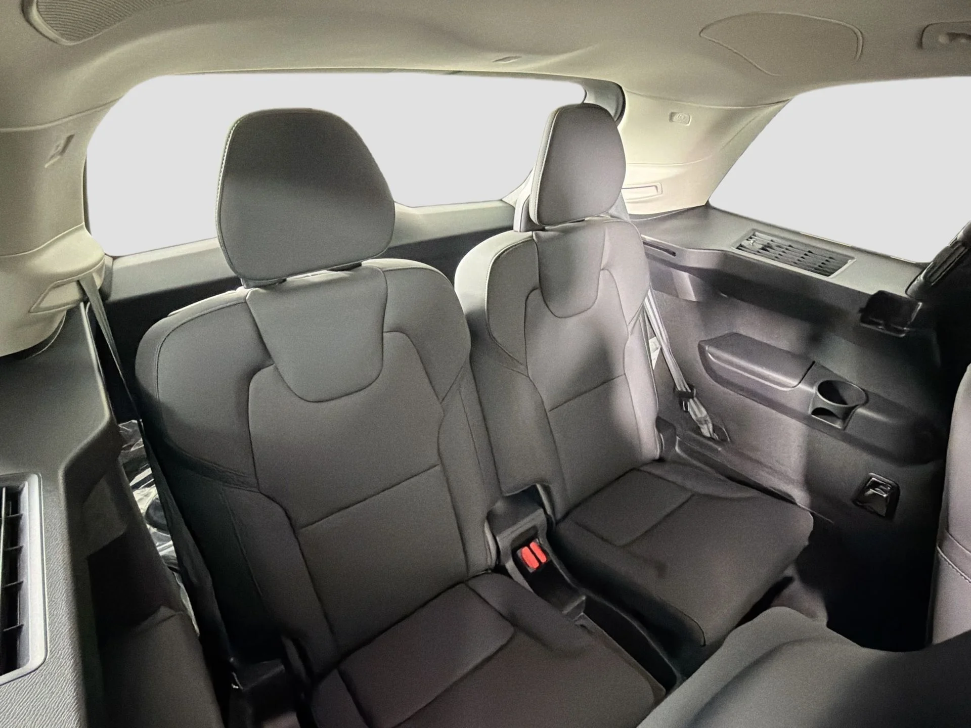 New 2026 Crystal White Volvo Plus image 29