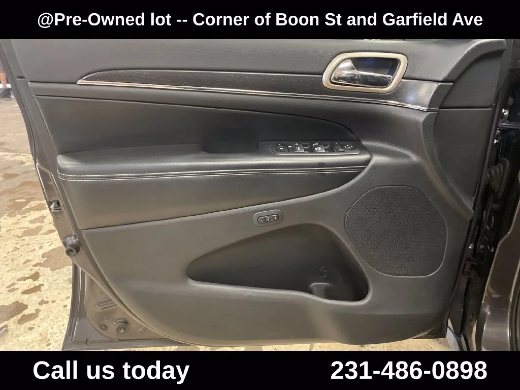 Used 2016 Gray Jeep Limited image 17