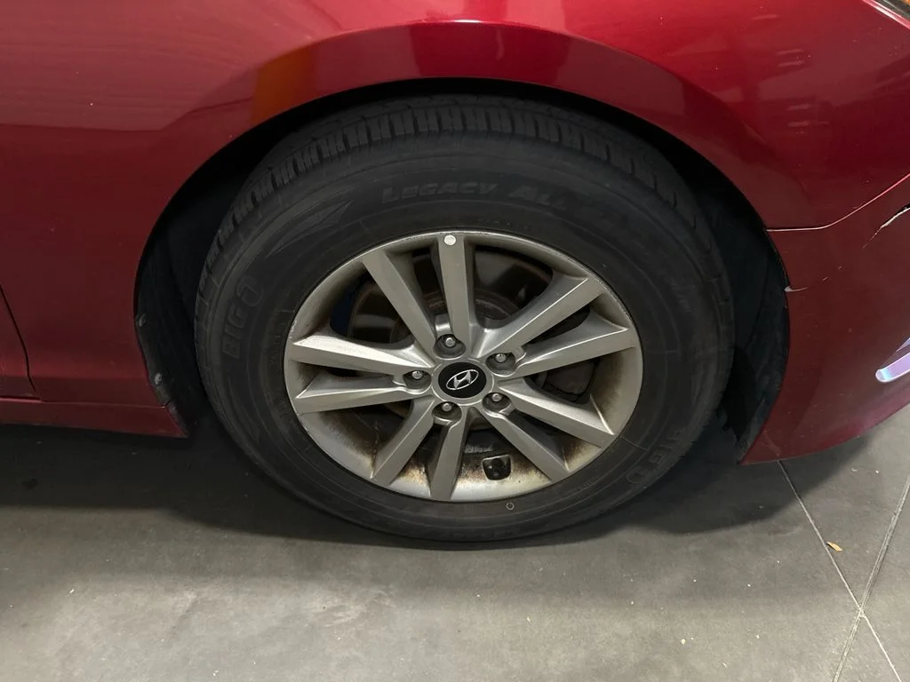 Used 2016 Red Hyundai SE image 14