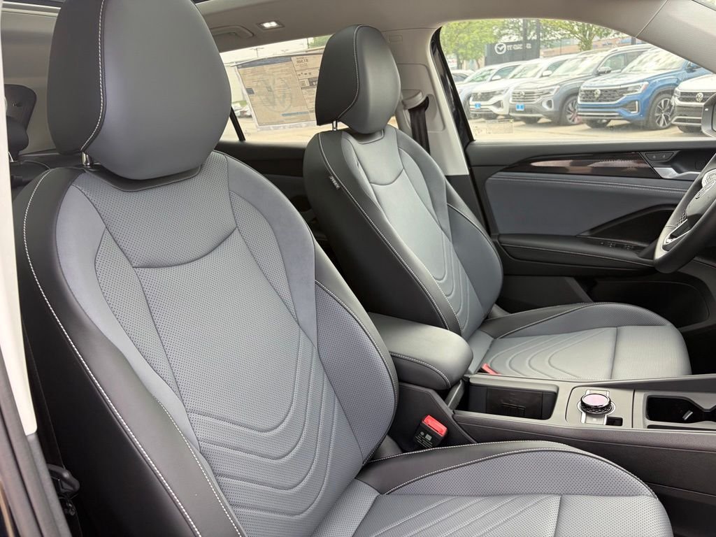 New 2026 Deep Black Pearl Volkswagen 2.0T SE image 11