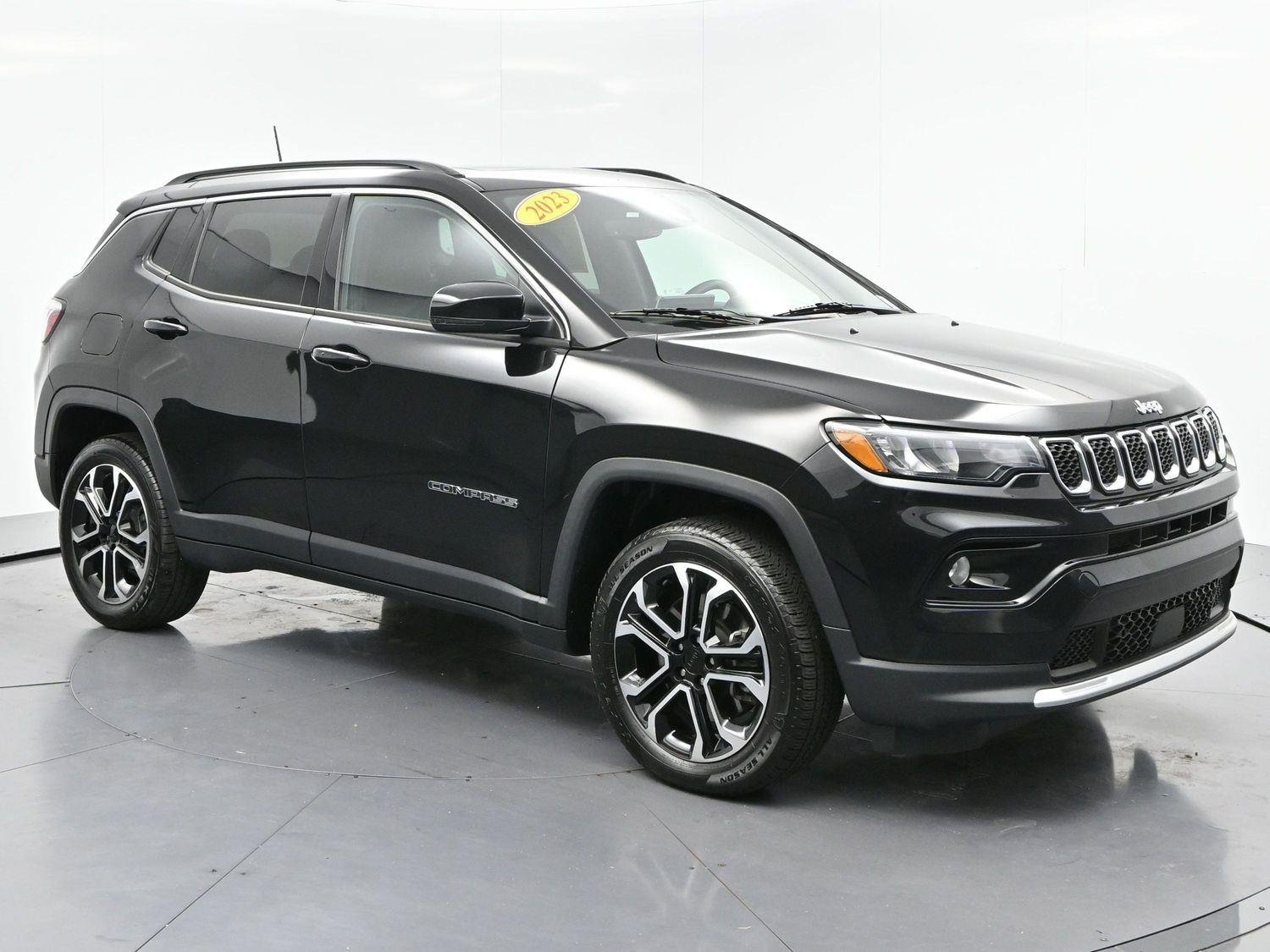 Used 2023 Diamond Black Crystal Pearlcoat Jeep Limited image 2