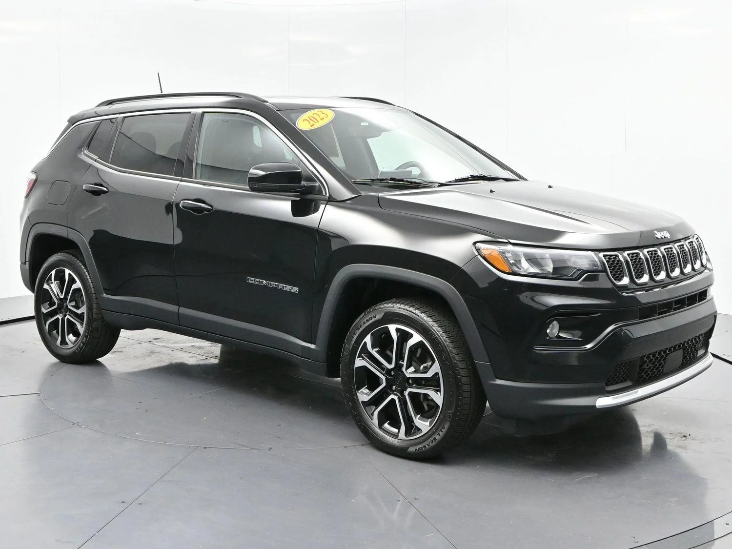 Used 2023 Diamond Black Crystal Pearlcoat Jeep Limited image 2