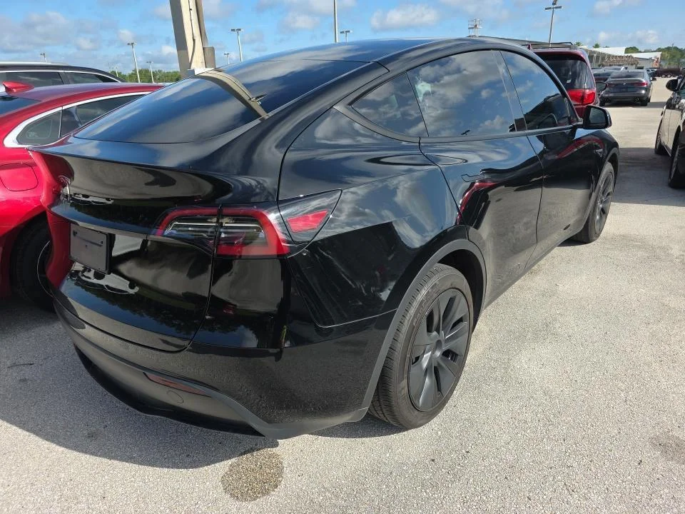 Used 2024  Tesla Long Range image 3