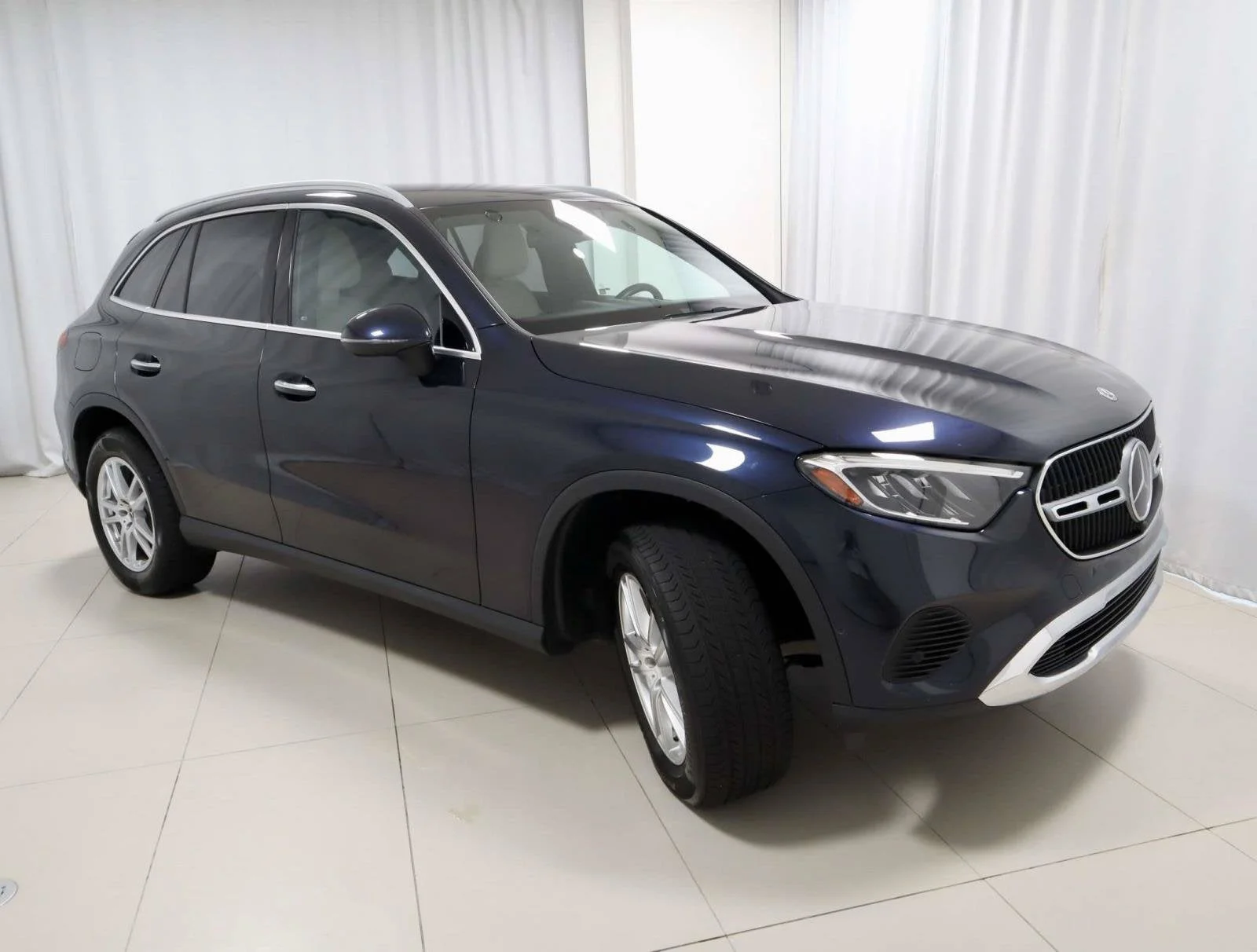 Used 2023 Nautical Blue Metallic Mercedes-Benz GLC 300 image 7
