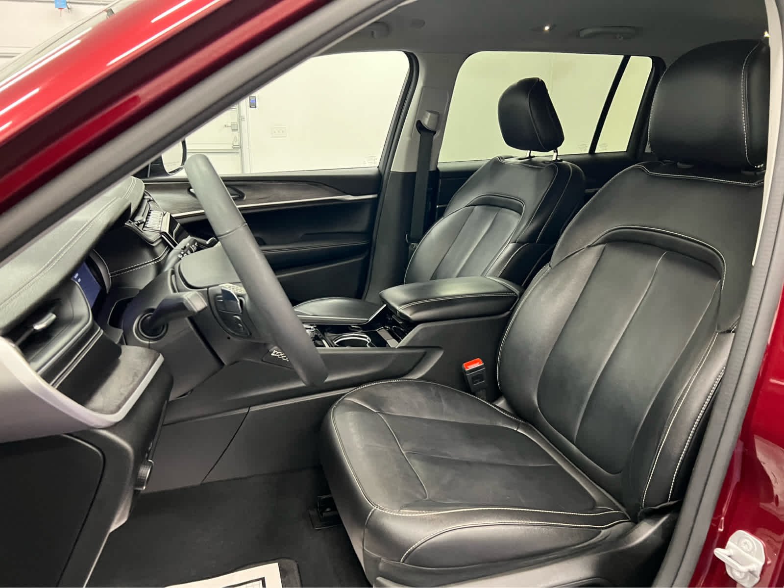 Used 2023 Velvet Red Pearlcoat Jeep Limited image 8