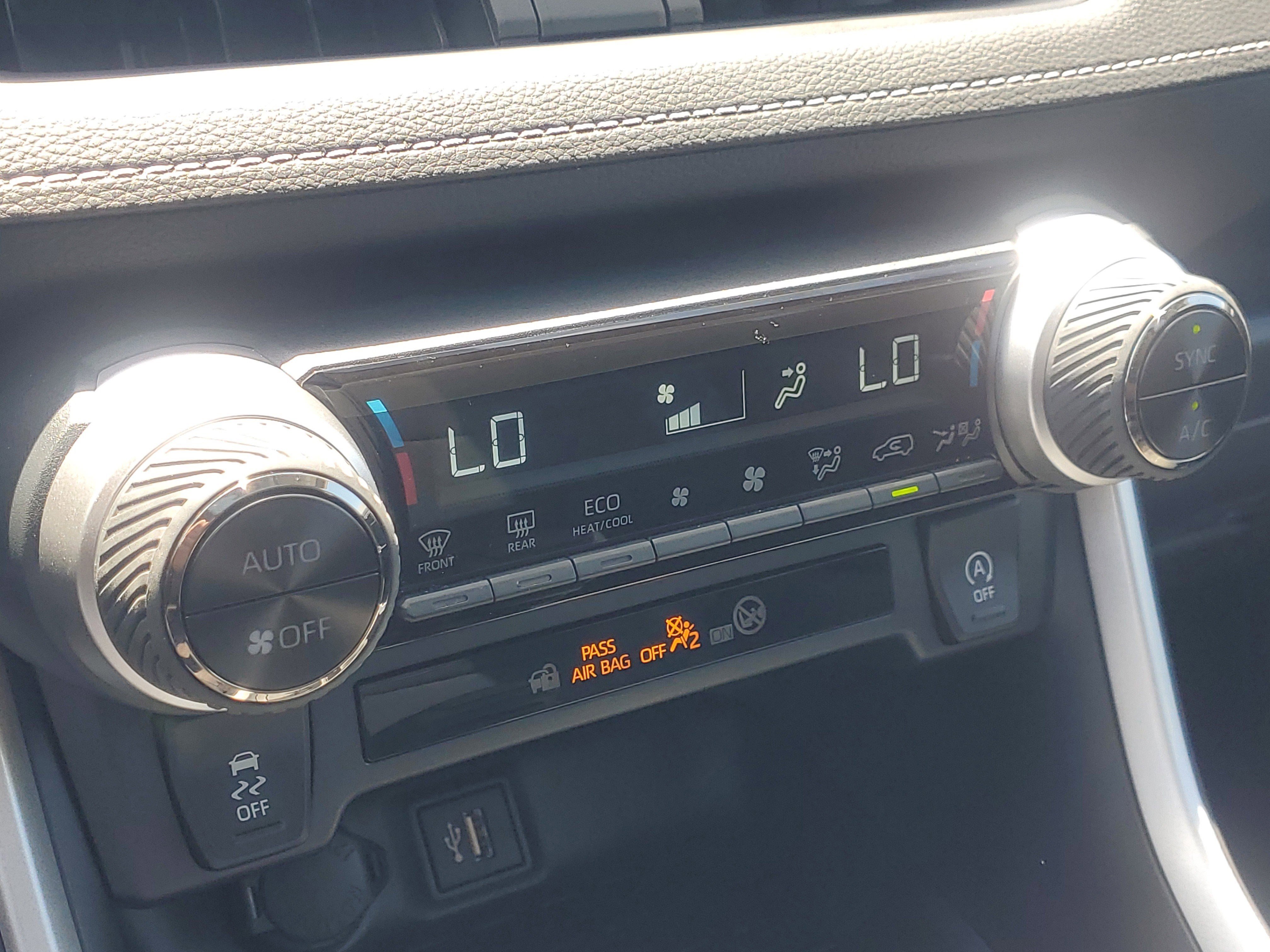 Used 2025 Ice Toyota XLE image 30