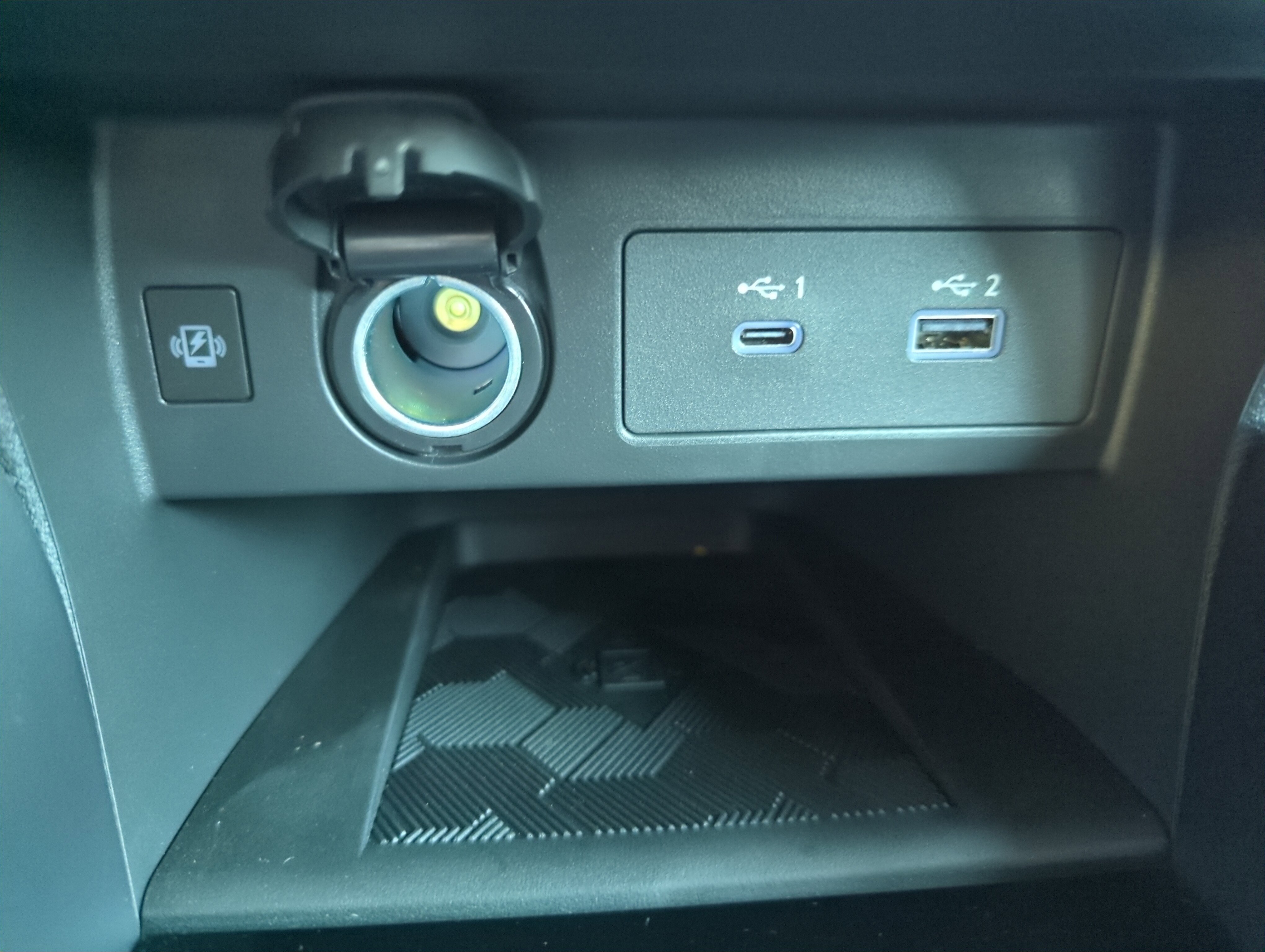 2025 Nissan Versa Sedan SR - Photo 17