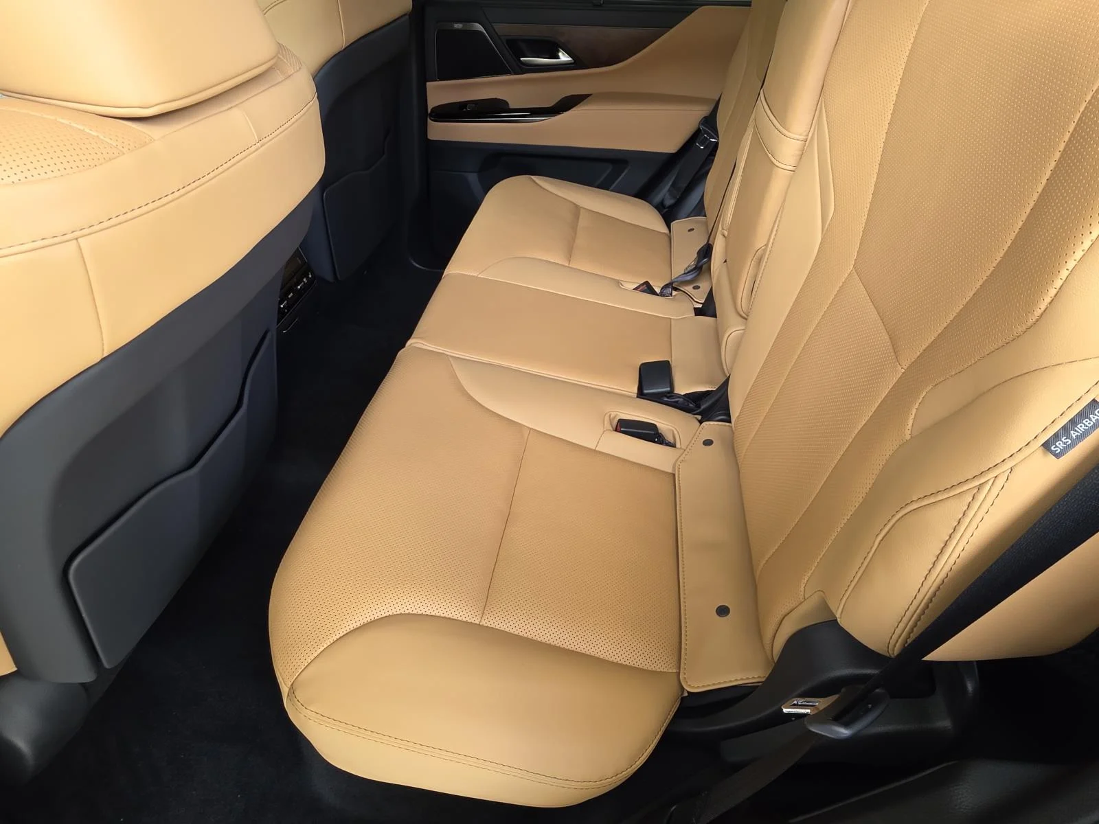 2026 Lexus LX 700h Luxury - Photo 9