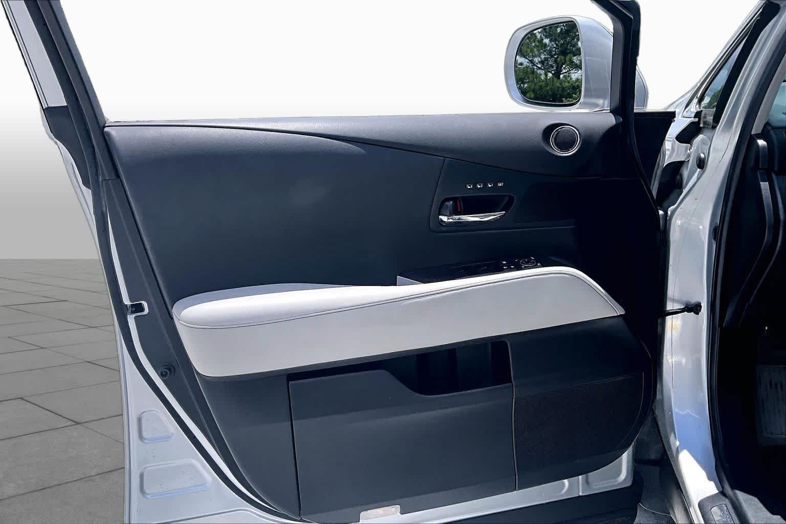 Used 2013 Silver Lining Metallic Lexus  image 21