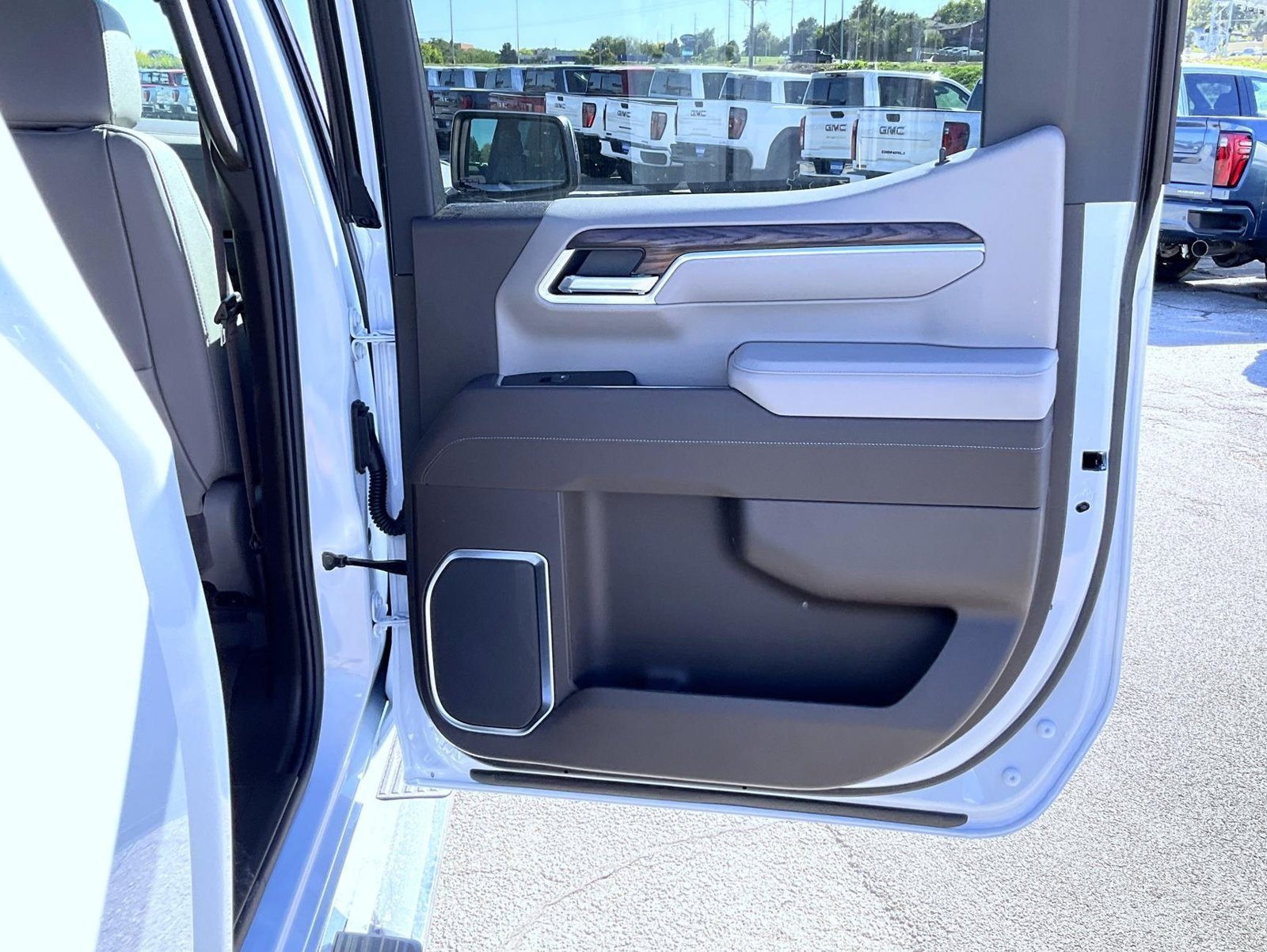 2026 GMC Sierra 1500 SLT - Photo 17