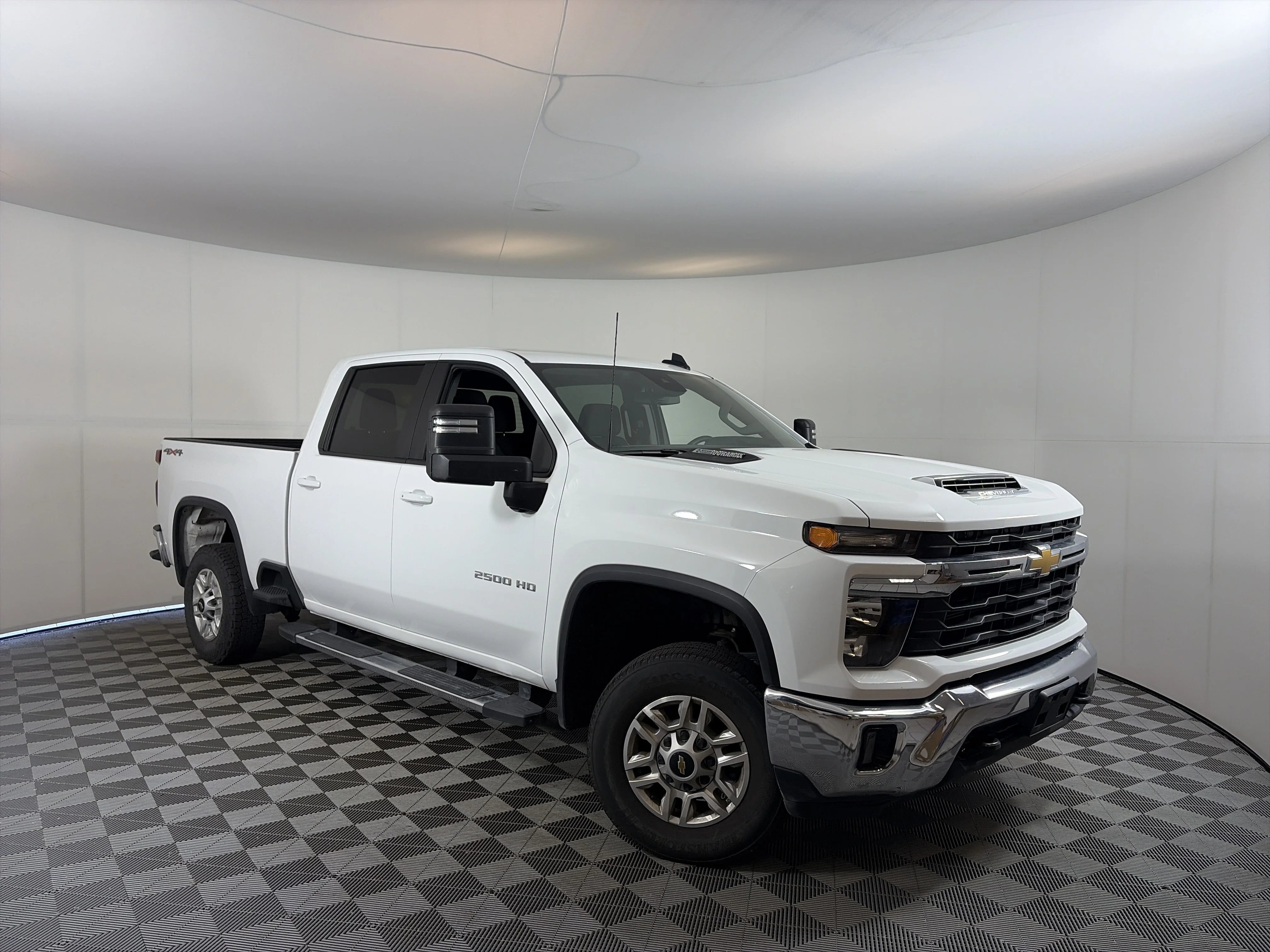 Certified Used 2025 Summit White Chevrolet LT image 1